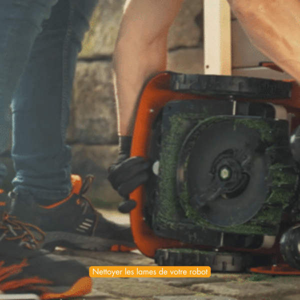 Nettoyer les lames de votre robot - installation robots STIHL Matériel à Batterie