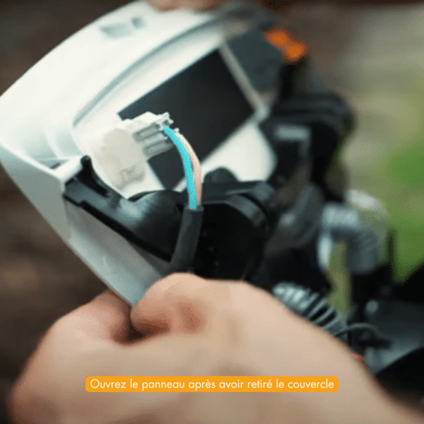 Ouvrez le panneau après avoir retiré le couvercle - installation robots STIHL Matériel à Batterie